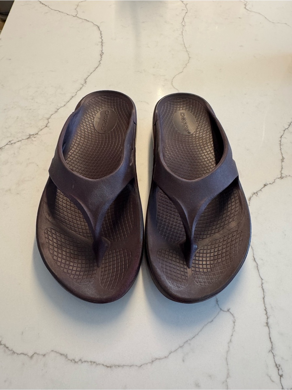 OOFOS OOriginal Recovery Flip Flops – Plum – Women’s 9 / Men’s 7